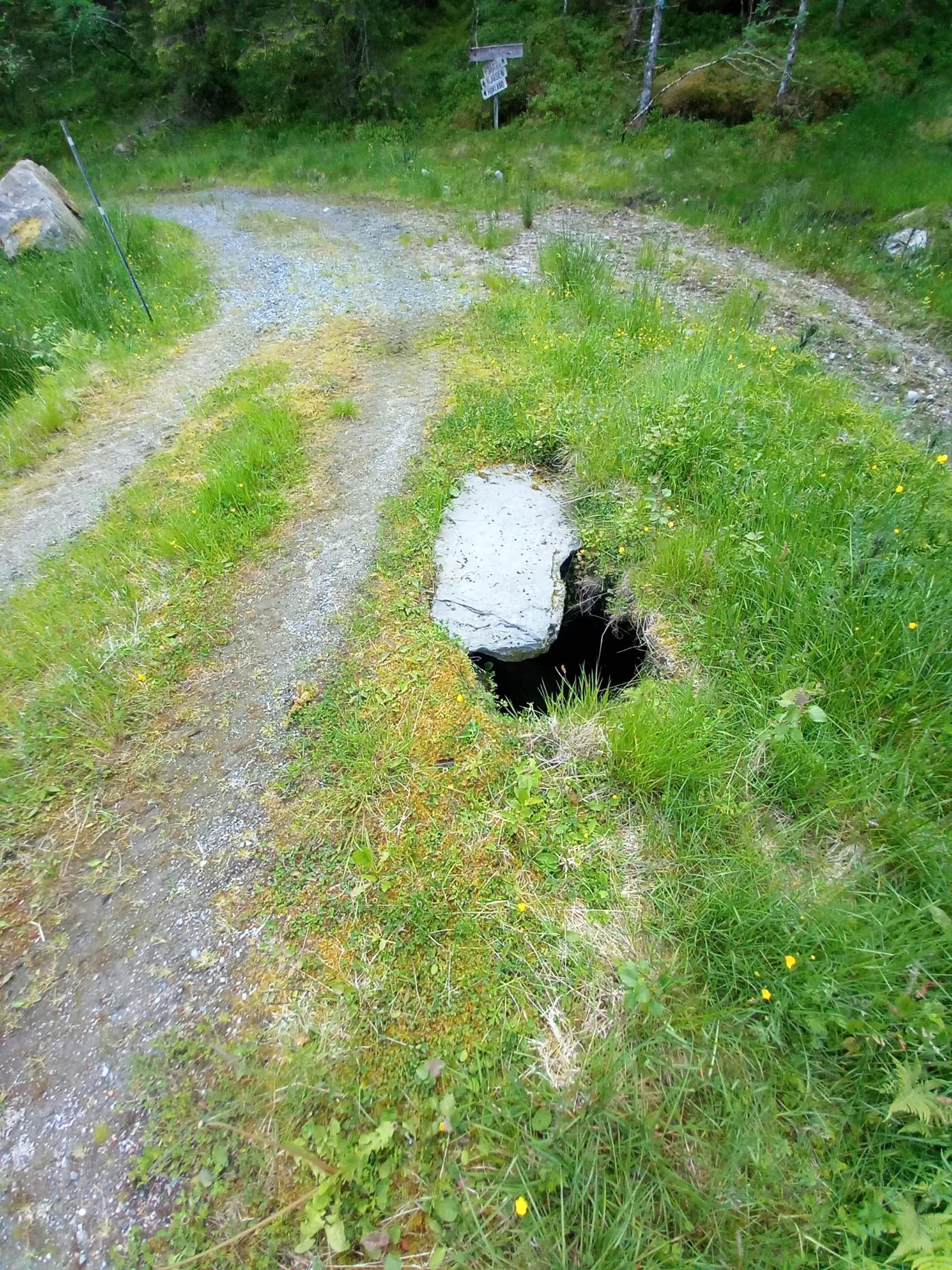 Holet ovanfrå